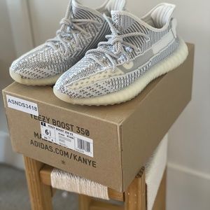 Yeezy 350 V2 - Static